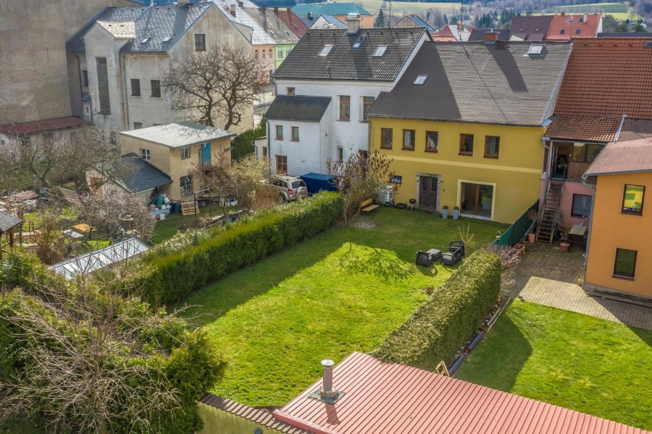 Ubytovani Na Namesti Nove Mesto pod Smrkem Buitenkant foto