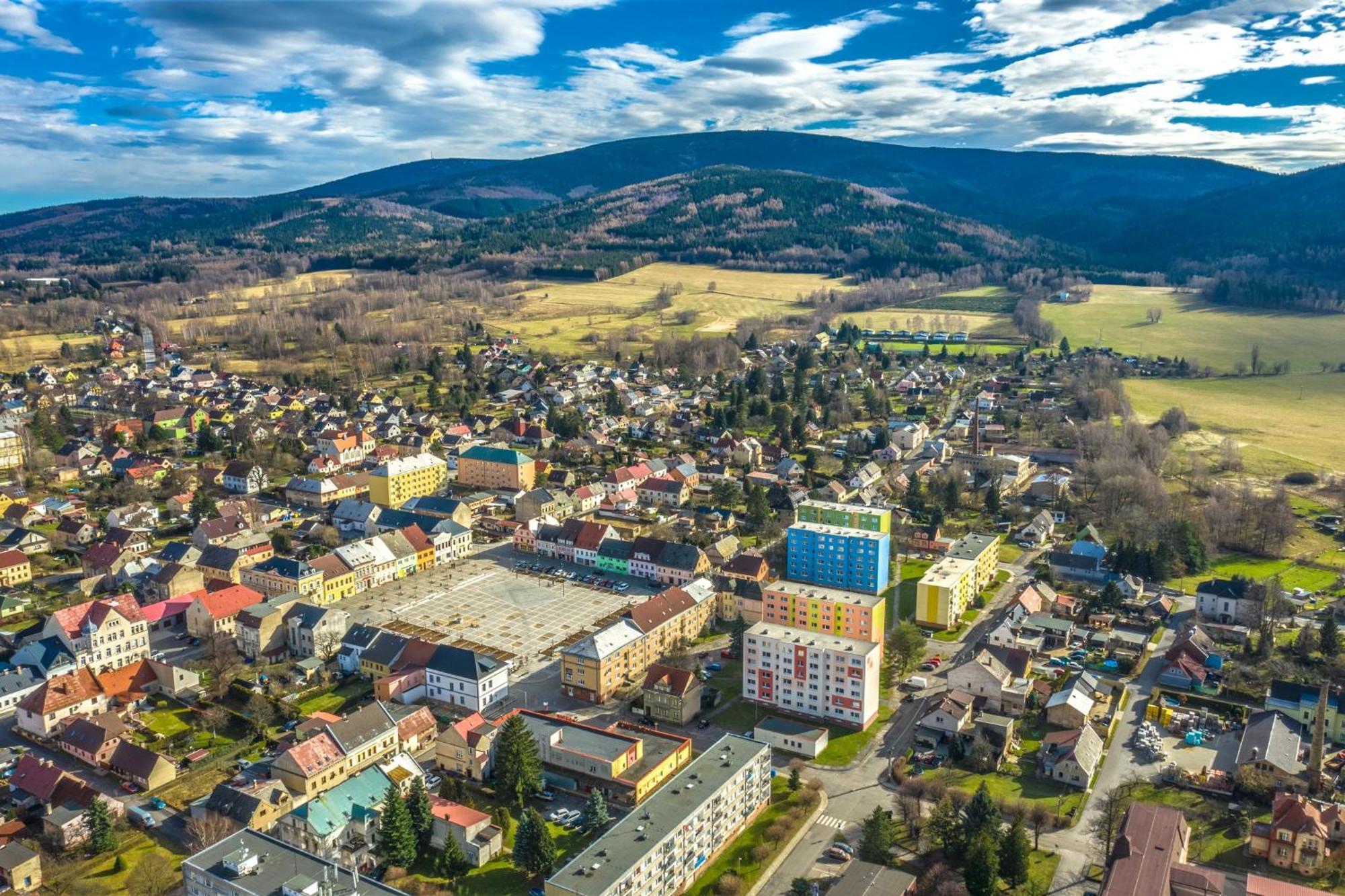 Ubytovani Na Namesti Nove Mesto pod Smrkem Buitenkant foto